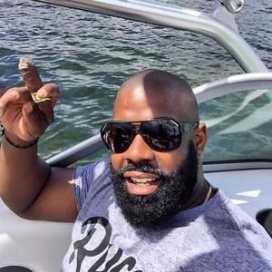 Meet your Posher, Maxwell